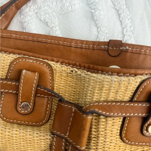 Michael Kors Woven Tan and Brown Shoulder Bag - Picture 4 of 15
